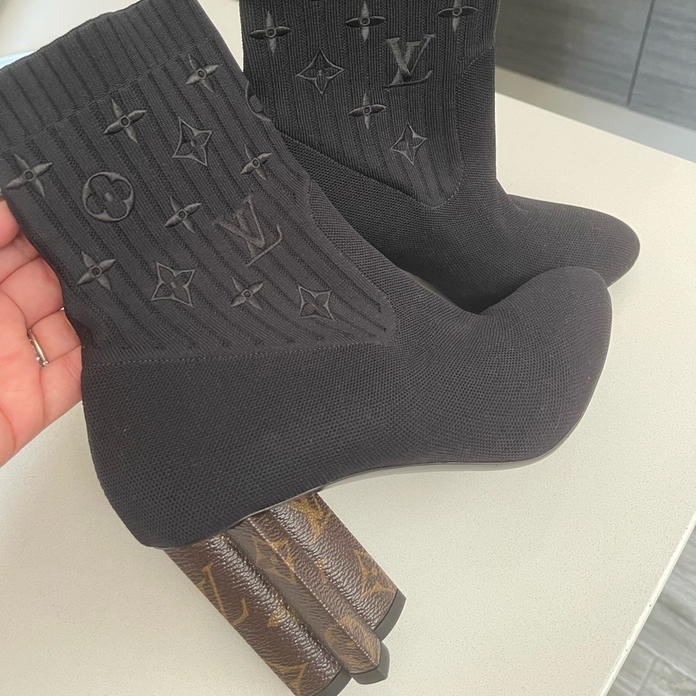 Louis Vuitton silhouette ankle boots